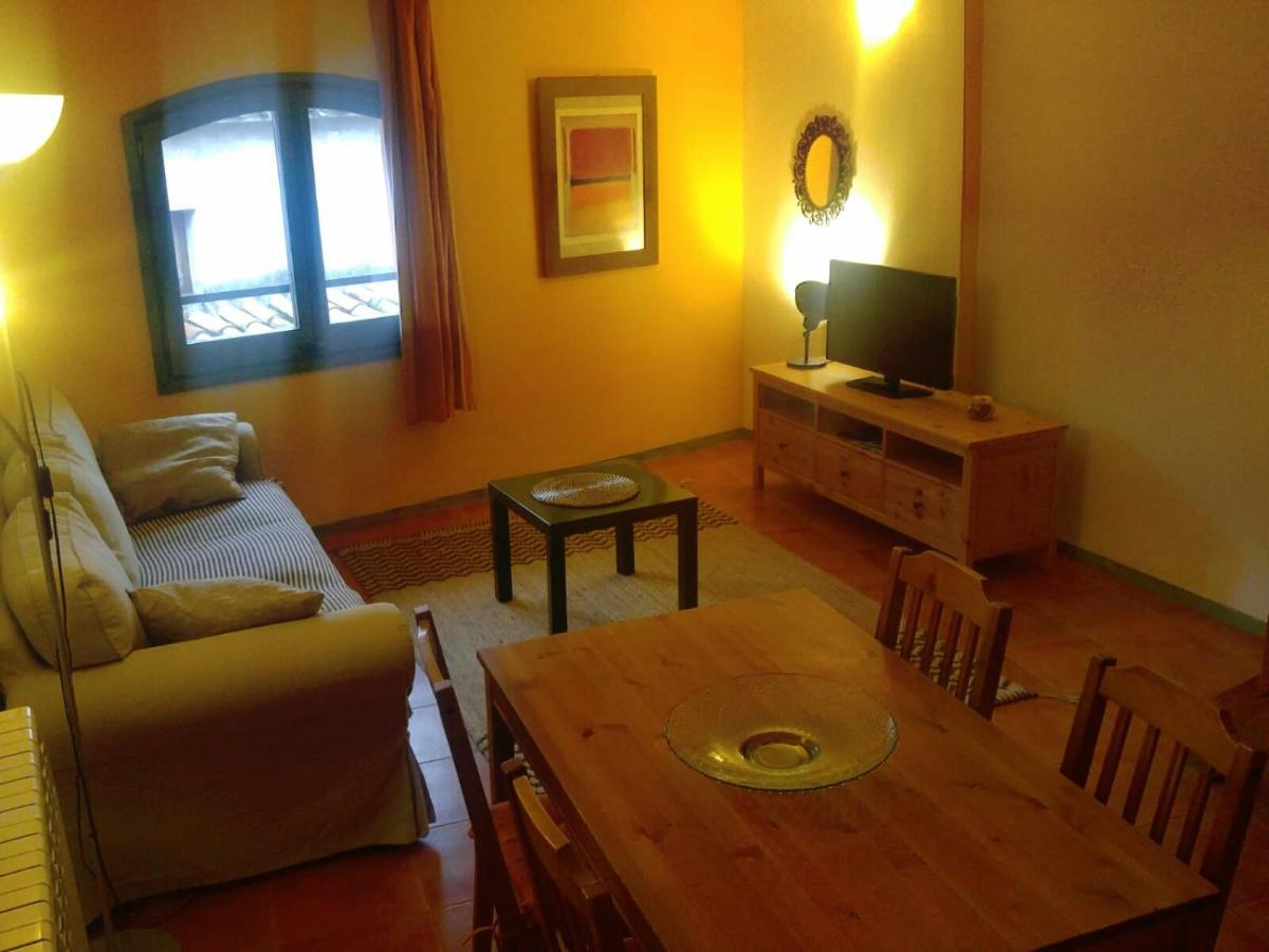 Apartamentos Saltarel-Lo Besalú Esterno foto